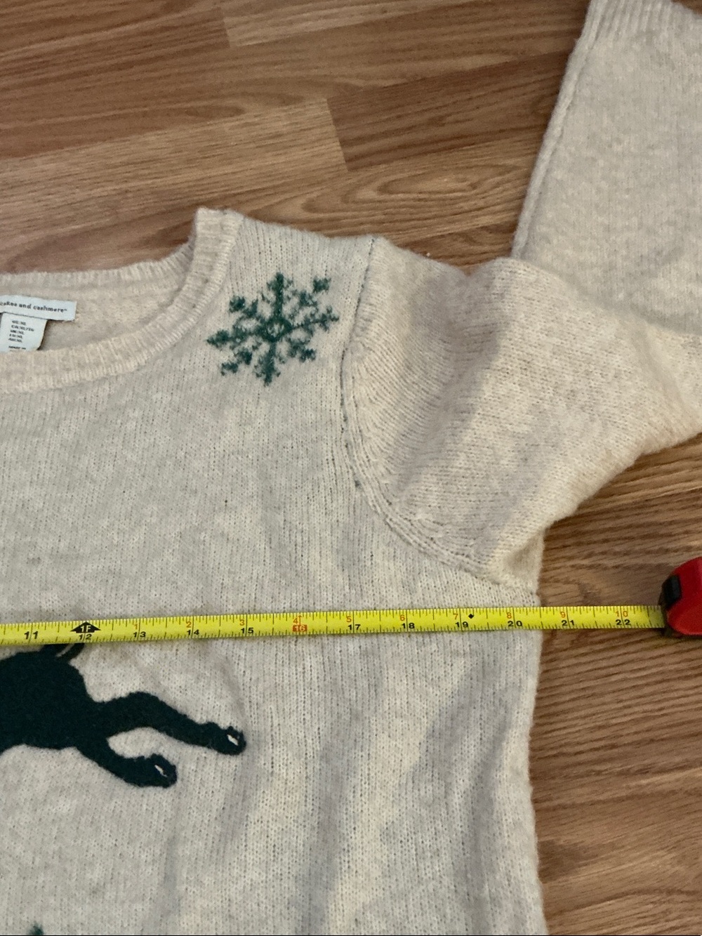 Cupcakes & Cashmere Holiday Crewneck Sweater with Green Reindeer Size XL - Picture 5 of 6